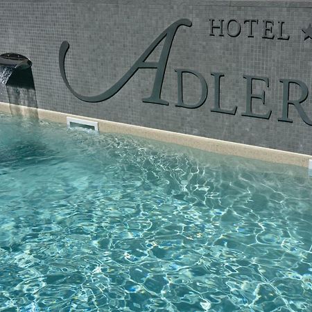 Hotel Adler Alassio Bagian luar foto