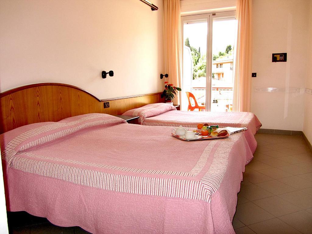 Hotel Adler Alassio Ruang foto