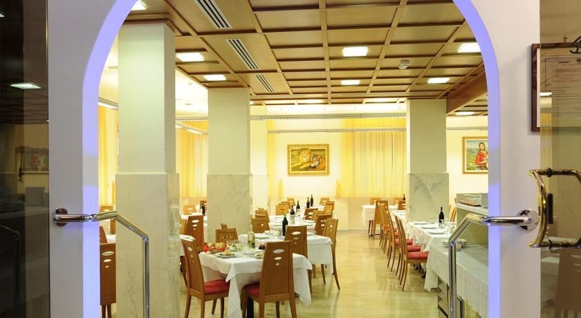 Hotel Adler Alassio Bagian luar foto