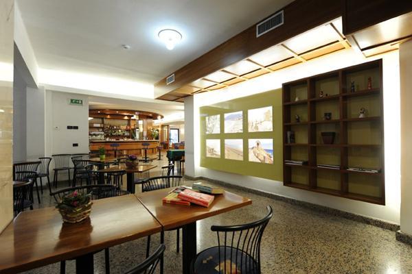 Hotel Adler Alassio Bagian luar foto