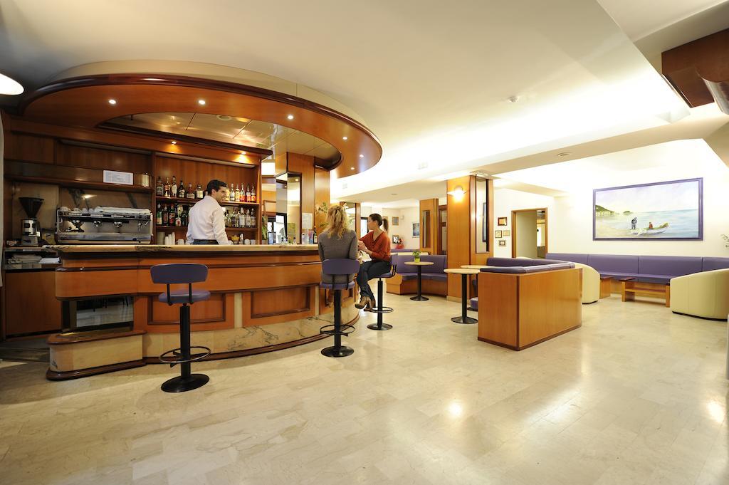 Hotel Adler Alassio Bagian luar foto