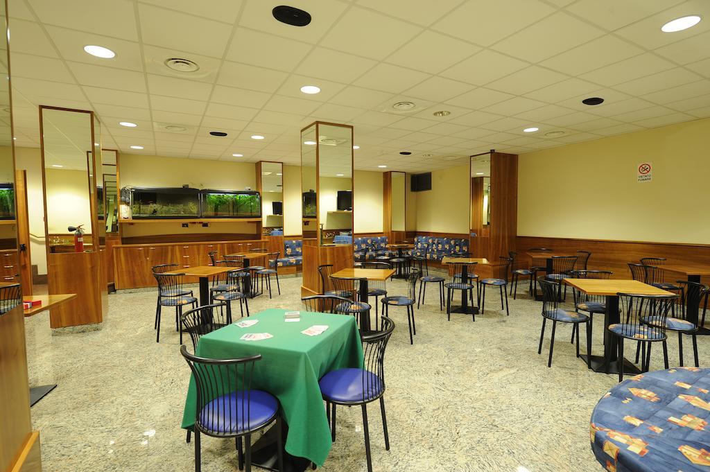 Hotel Adler Alassio Bagian luar foto