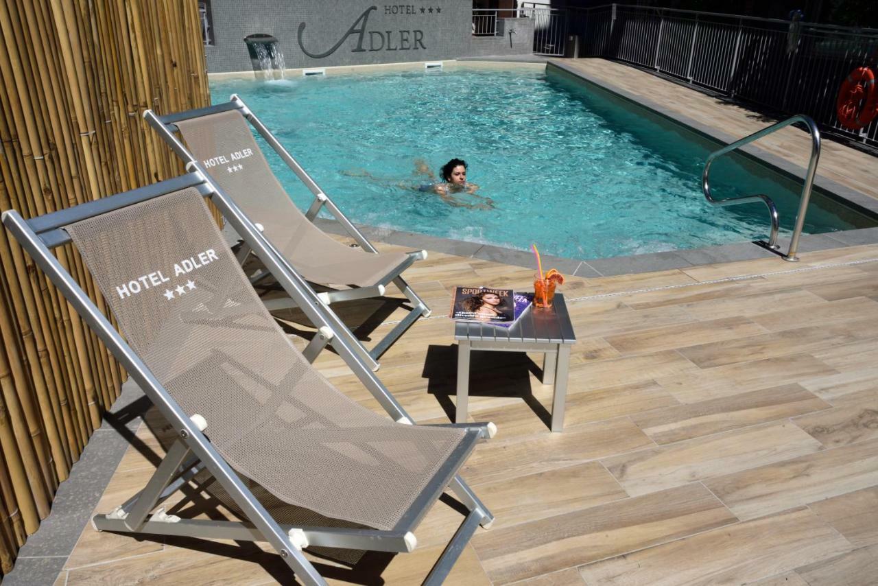 Hotel Adler Alassio Bagian luar foto