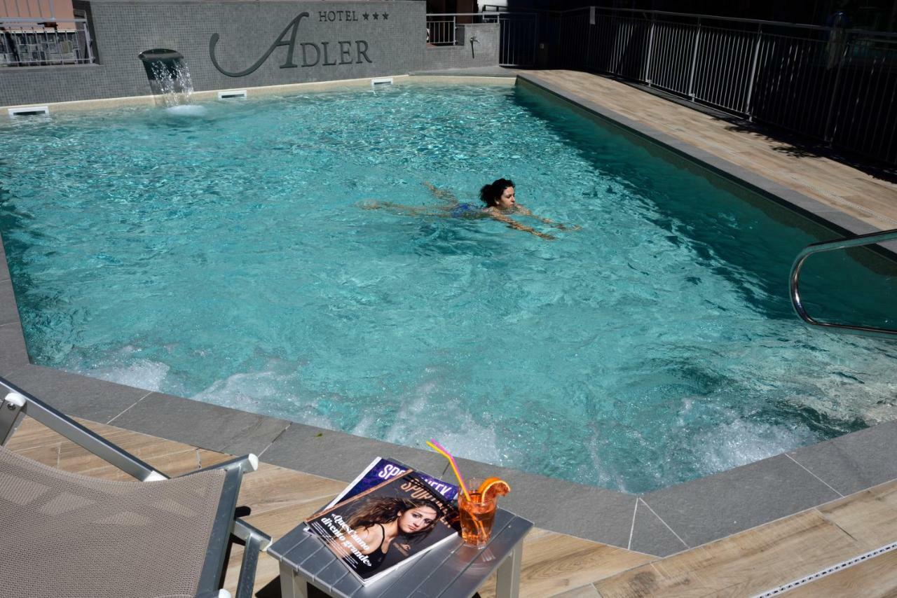 Hotel Adler Alassio Bagian luar foto