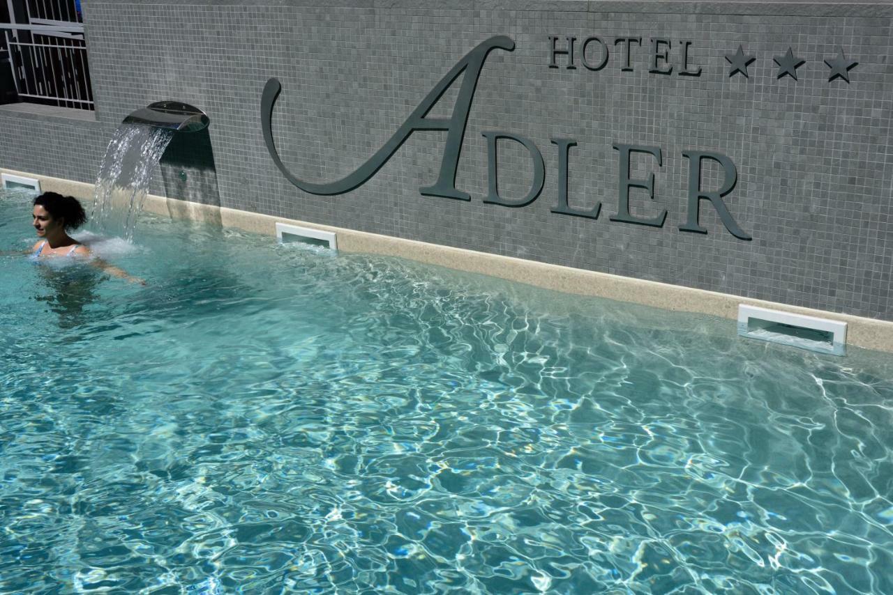 Hotel Adler Alassio Bagian luar foto