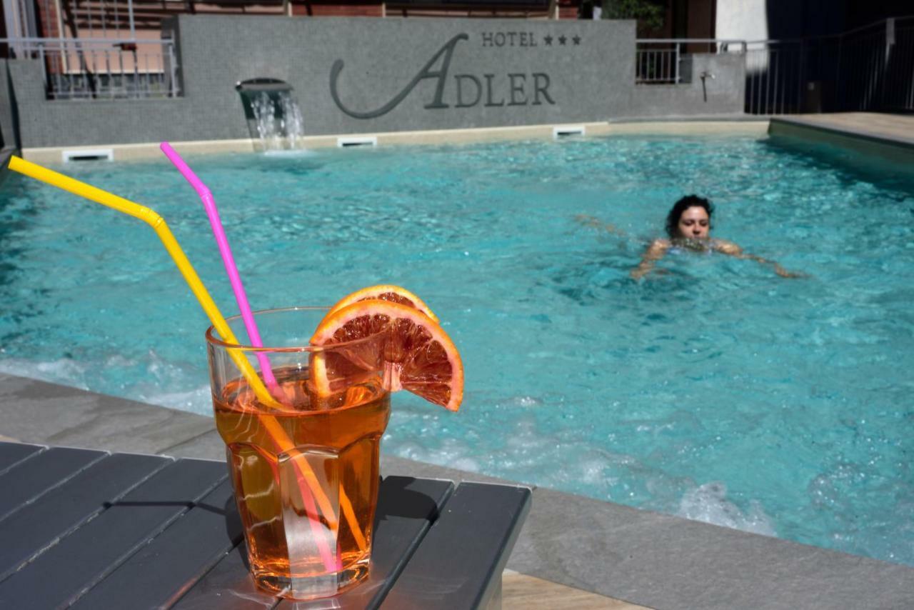 Hotel Adler Alassio Bagian luar foto