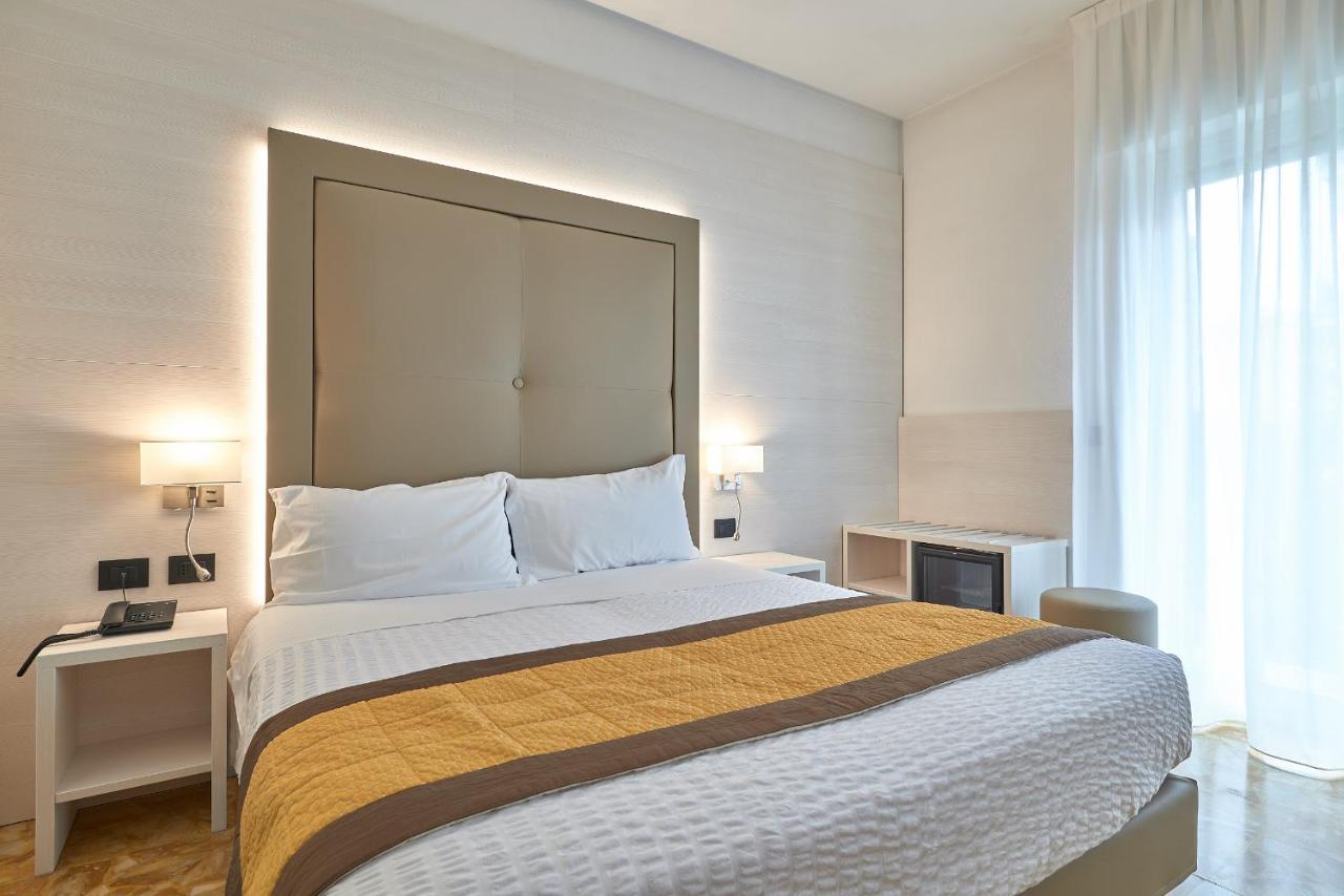 Hotel Adler Alassio Bagian luar foto