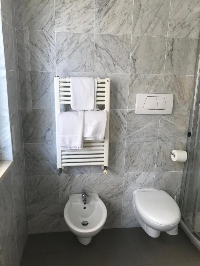 Hotel Adler Alassio Bagian luar foto